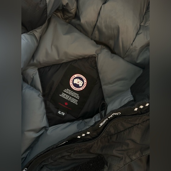 Canada Goose Mountaineer Parka - Picture 5 of 5